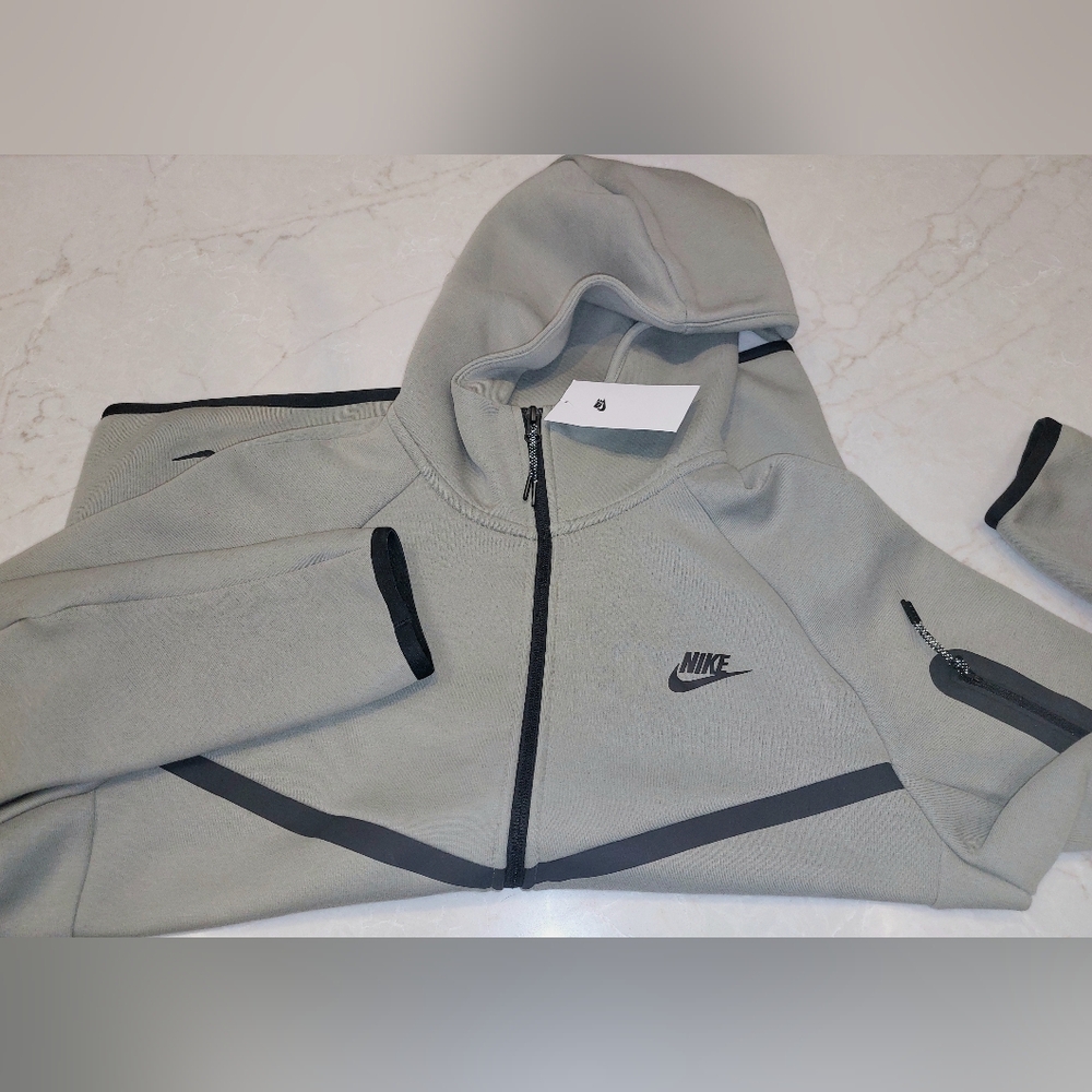 Nike Men's Sportswear Tech Fleece Windrunner Full-Zip Hoodie in a grey or "Cave